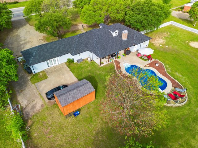 1017 S Nolan River Road, Cleburne, TX 76033