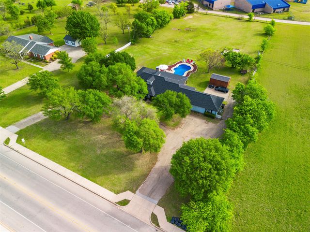 1017 S Nolan River Road, Cleburne, TX 76033