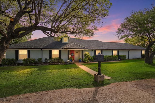 1017 S Nolan River Road, Cleburne, TX 76033