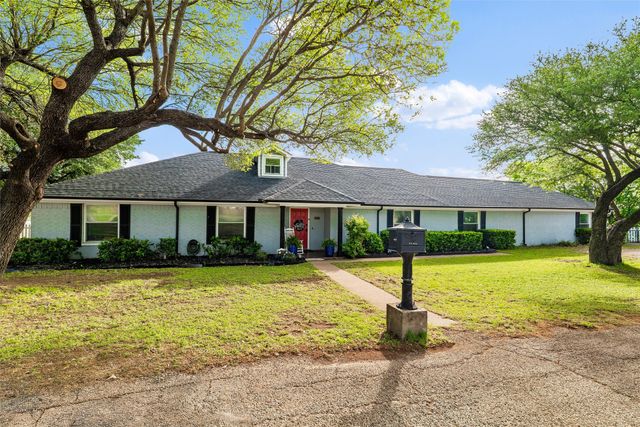 1017 S Nolan River Road, Cleburne, TX 76033