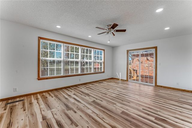 902 17th Street, Rogers, AR 72758