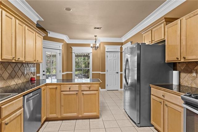 162 PINEWOOD Avenue, Pineville, LA 71360