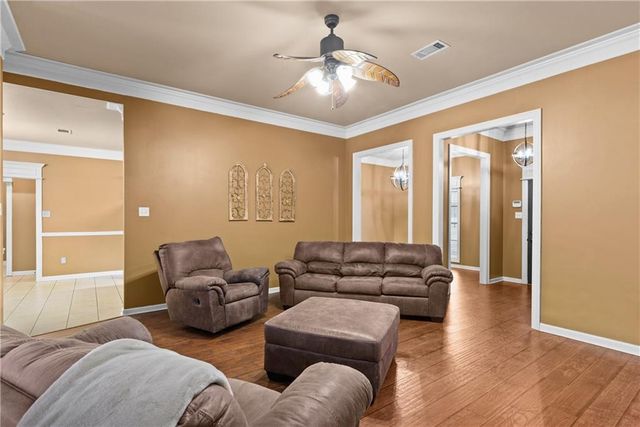 162 PINEWOOD Avenue, Pineville, LA 71360