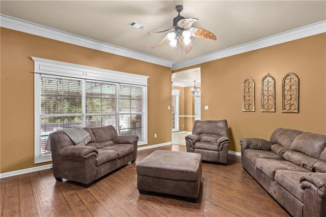 162 PINEWOOD Avenue, Pineville, LA 71360