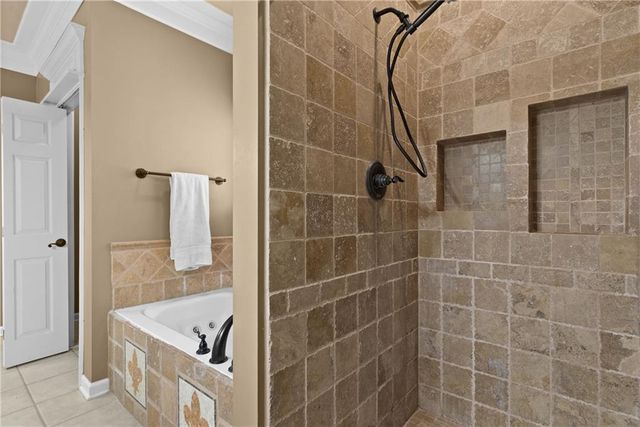 162 PINEWOOD Avenue, Pineville, LA 71360