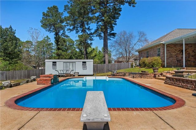 162 PINEWOOD Avenue, Pineville, LA 71360