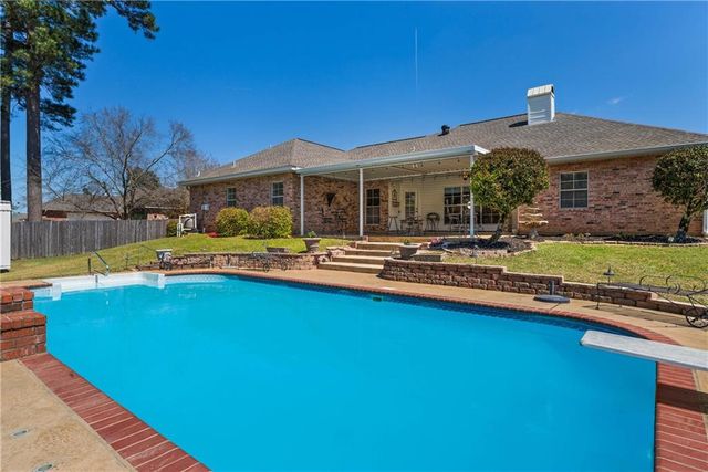 162 PINEWOOD Avenue, Pineville, LA 71360