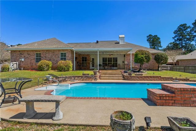 162 PINEWOOD Avenue, Pineville, LA 71360