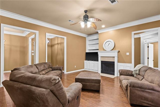 162 PINEWOOD Avenue, Pineville, LA 71360