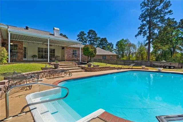 162 PINEWOOD Avenue, Pineville, LA 71360