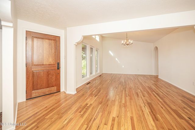 132 Pine Drive, Ocean Springs, MS 39564