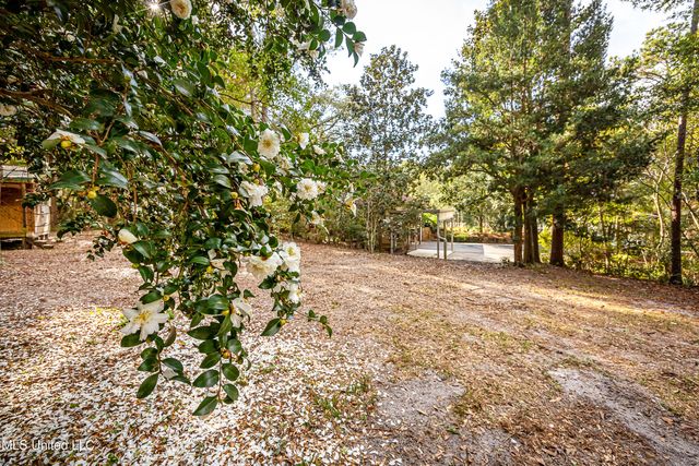 132 Pine Drive, Ocean Springs, MS 39564