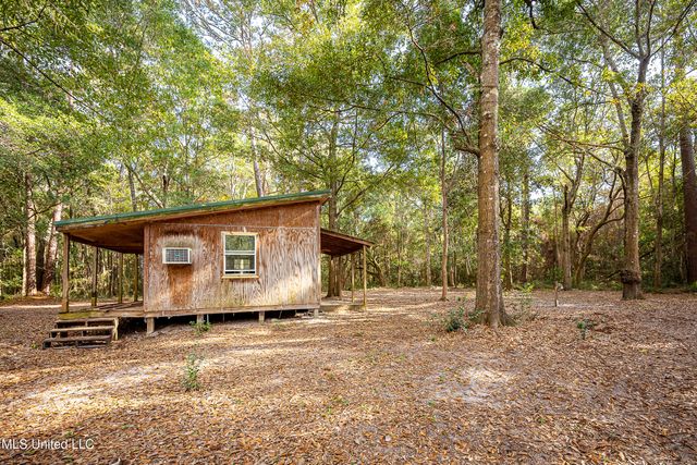 132 Pine Drive, Ocean Springs, MS 39564