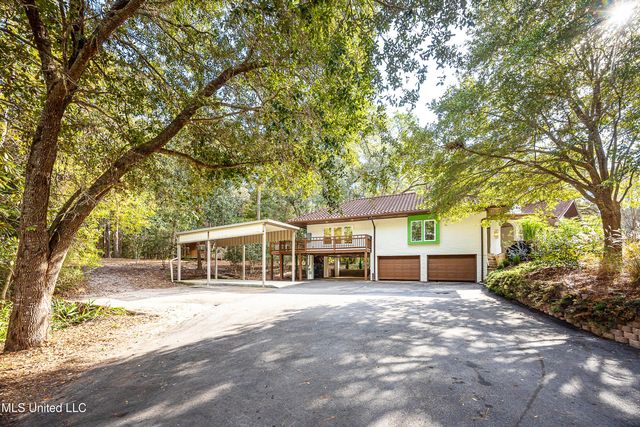 132 Pine Drive, Ocean Springs, MS 39564
