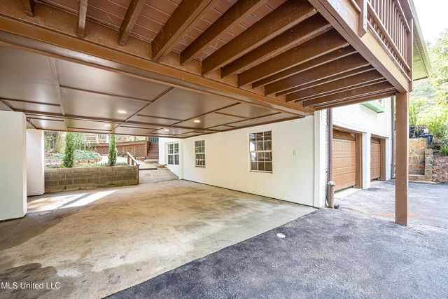 132 Pine Drive, Ocean Springs, MS 39564