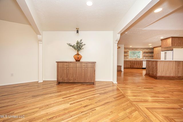 132 Pine Drive, Ocean Springs, MS 39564