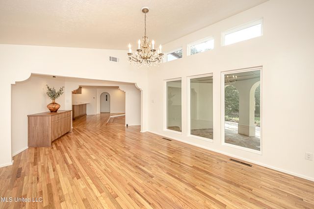 132 Pine Drive, Ocean Springs, MS 39564