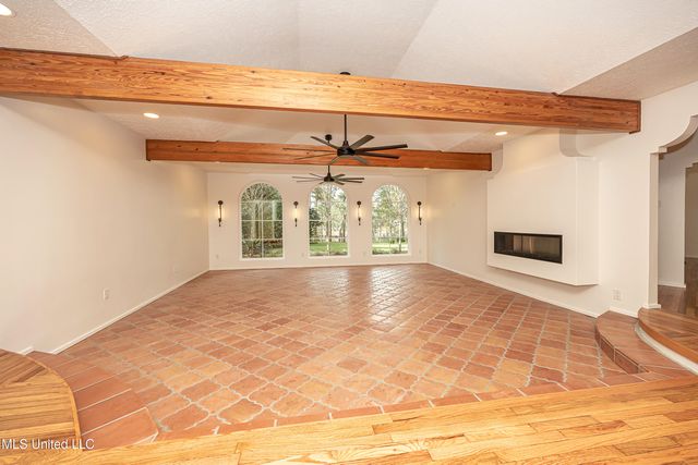 132 Pine Drive, Ocean Springs, MS 39564