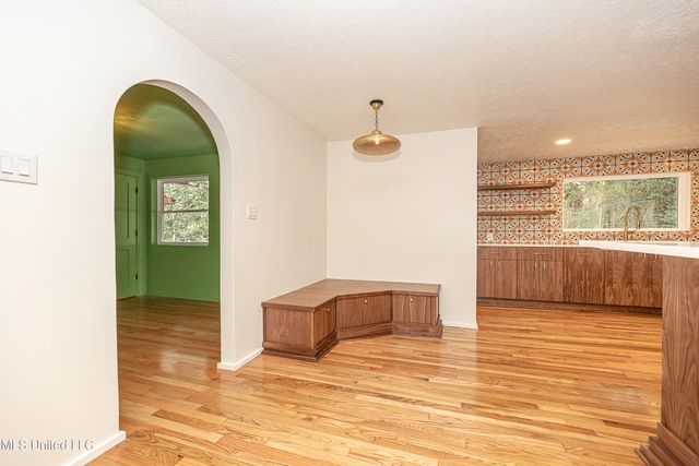 132 Pine Drive, Ocean Springs, MS 39564