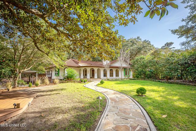 132 Pine Drive, Ocean Springs, MS 39564