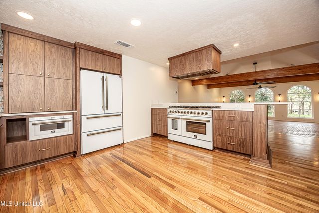 132 Pine Drive, Ocean Springs, MS 39564