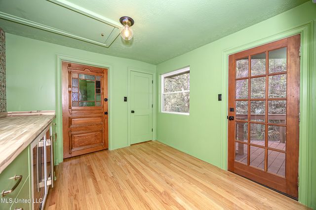 132 Pine Drive, Ocean Springs, MS 39564