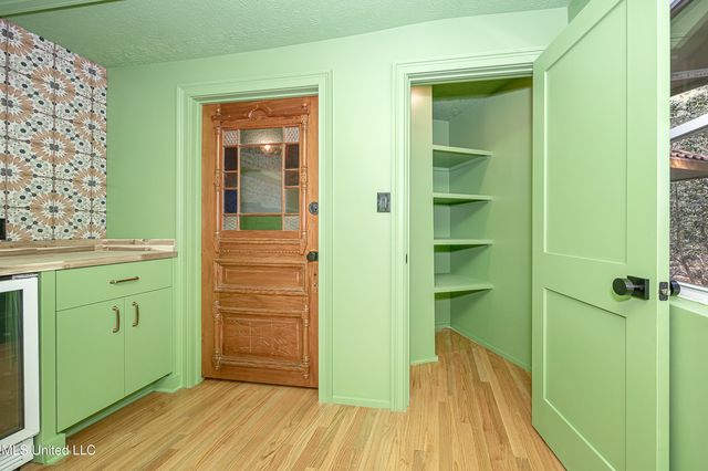 132 Pine Drive, Ocean Springs, MS 39564