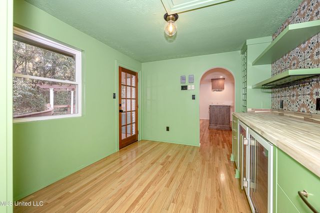 132 Pine Drive, Ocean Springs, MS 39564