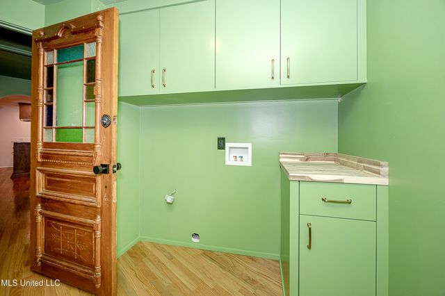 132 Pine Drive, Ocean Springs, MS 39564