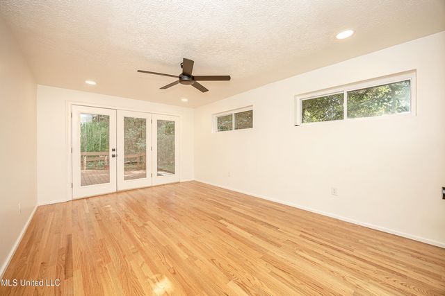 132 Pine Drive, Ocean Springs, MS 39564