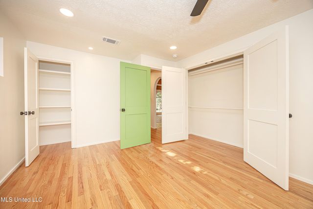 132 Pine Drive, Ocean Springs, MS 39564