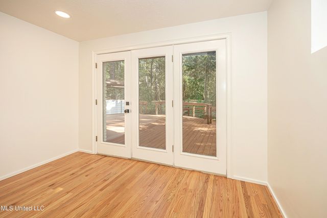 132 Pine Drive, Ocean Springs, MS 39564