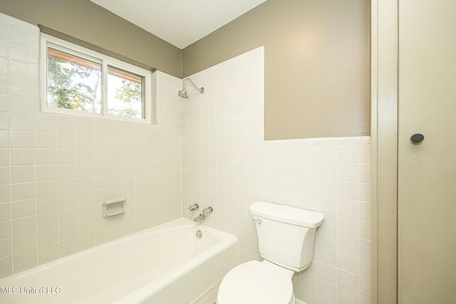 132 Pine Drive, Ocean Springs, MS 39564