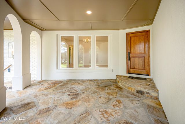 132 Pine Drive, Ocean Springs, MS 39564