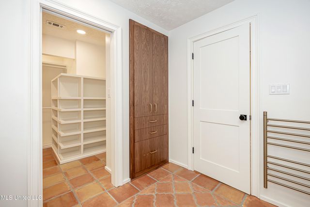 132 Pine Drive, Ocean Springs, MS 39564