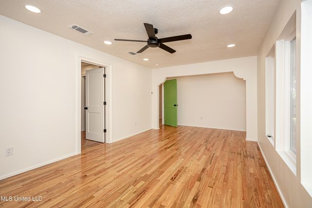 132 Pine Drive, Ocean Springs, MS 39564