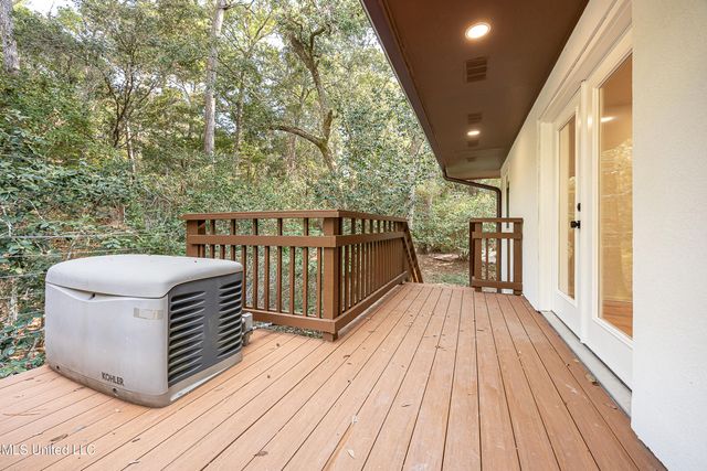 132 Pine Drive, Ocean Springs, MS 39564