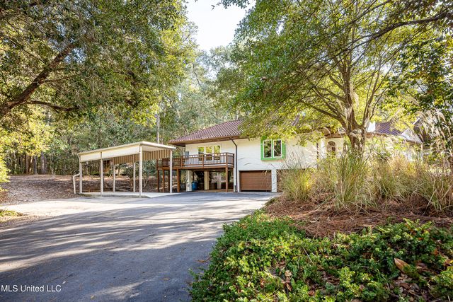 132 Pine Drive, Ocean Springs, MS 39564