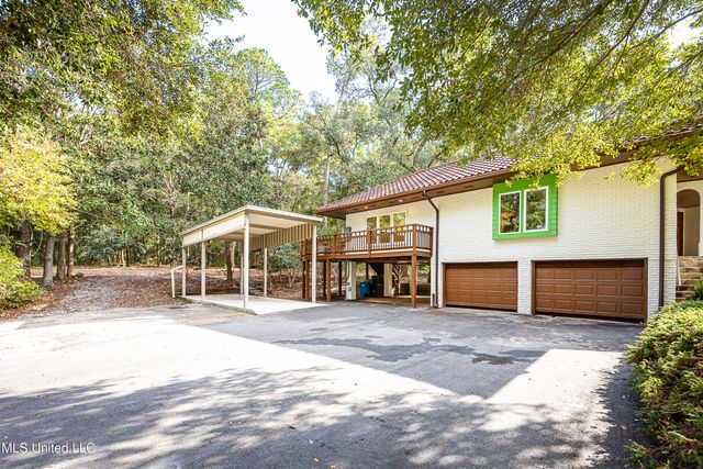 132 Pine Drive, Ocean Springs, MS 39564