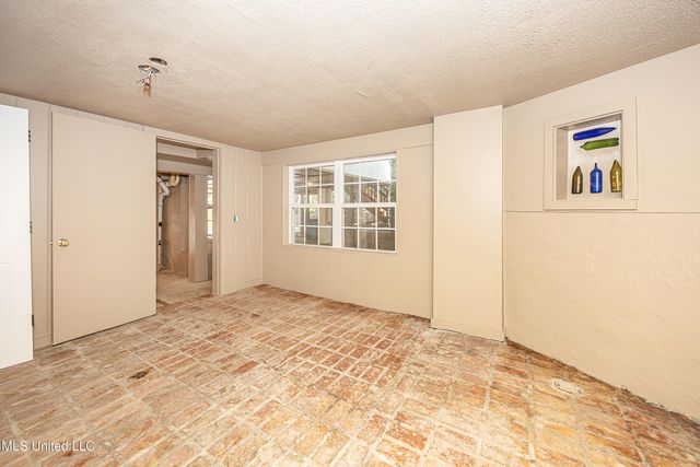 132 Pine Drive, Ocean Springs, MS 39564