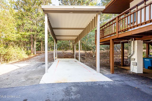 132 Pine Drive, Ocean Springs, MS 39564