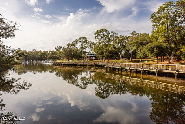 132 Pine Drive, Ocean Springs, MS 39564