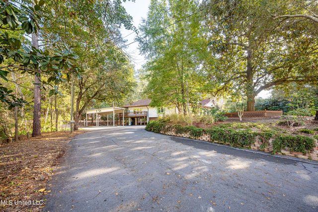 132 Pine Drive, Ocean Springs, MS 39564