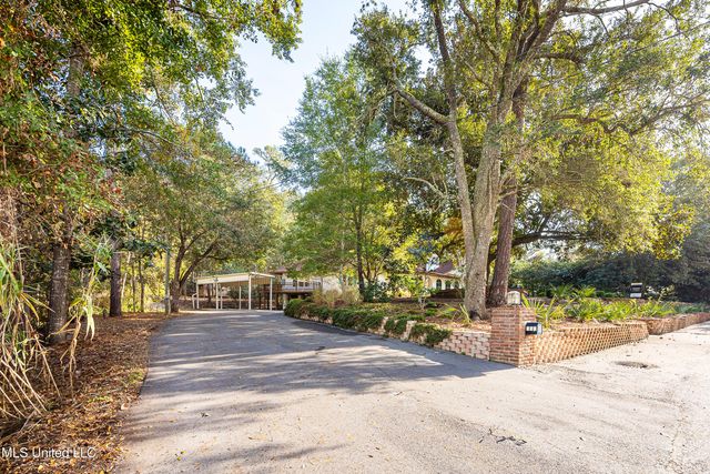 132 Pine Drive, Ocean Springs, MS 39564
