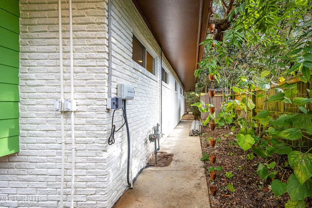 132 Pine Drive, Ocean Springs, MS 39564