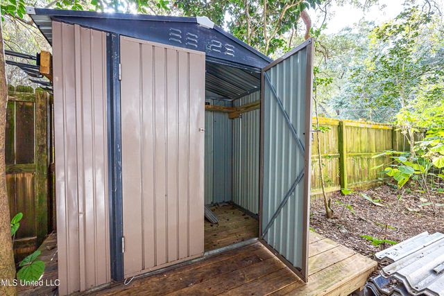 132 Pine Drive, Ocean Springs, MS 39564