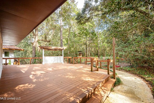 132 Pine Drive, Ocean Springs, MS 39564