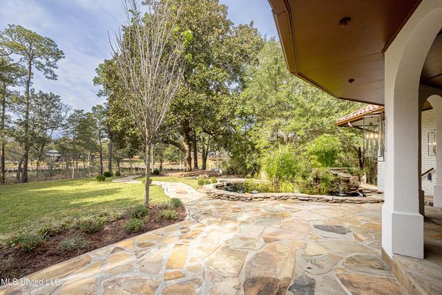 132 Pine Drive, Ocean Springs, MS 39564