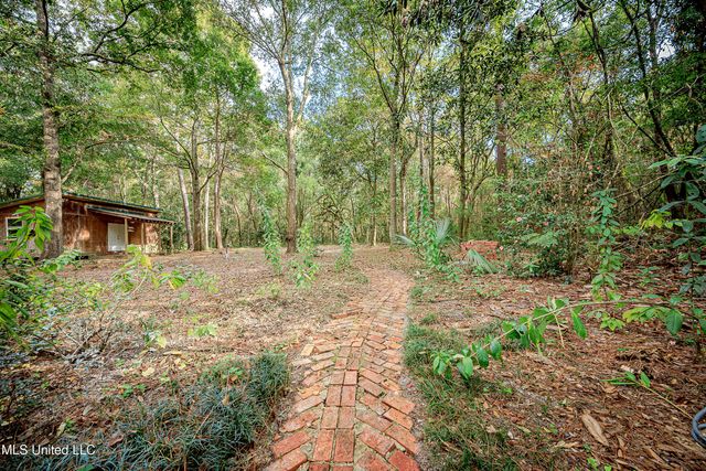 132 Pine Drive, Ocean Springs, MS 39564