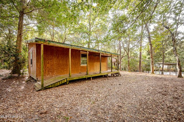 132 Pine Drive, Ocean Springs, MS 39564